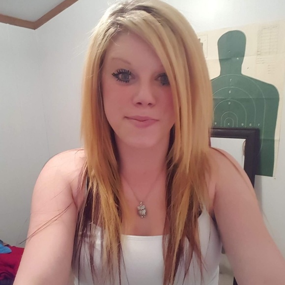 ββ Meet your Posher - Bobbie ββ - Picture 1 of 1